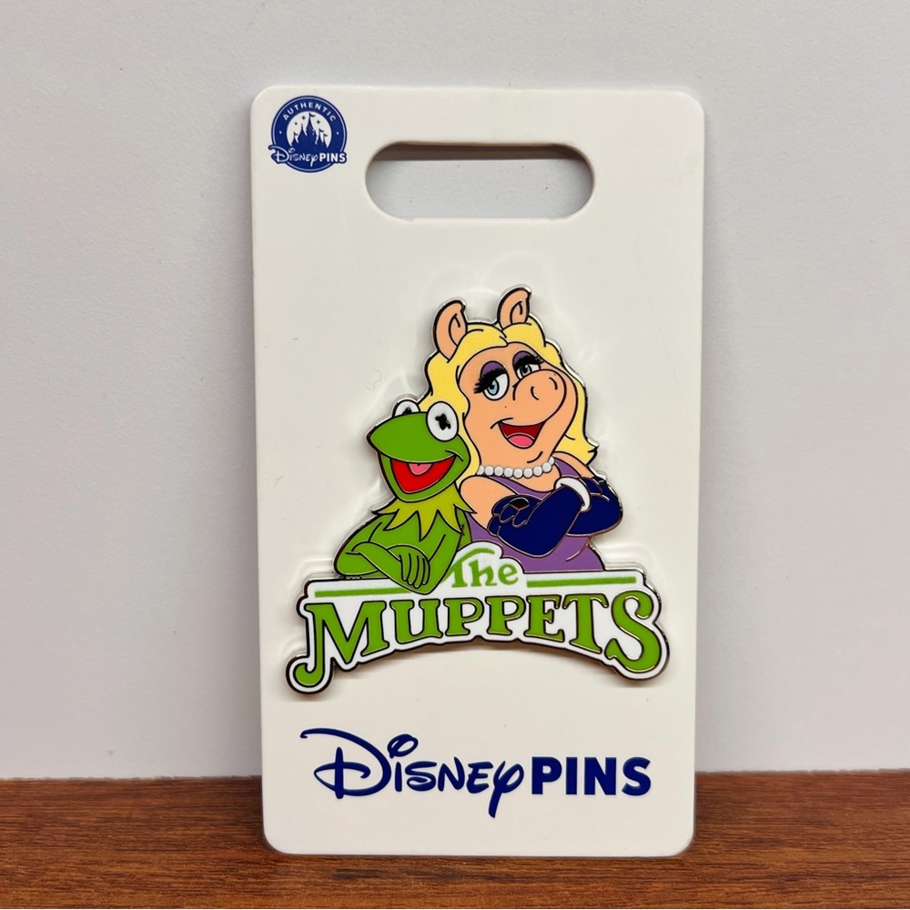 BRAND NEW DISNEY PARKS PIN THE MUPPETS KERMIT & MISS PIGGY 🐸 🐷